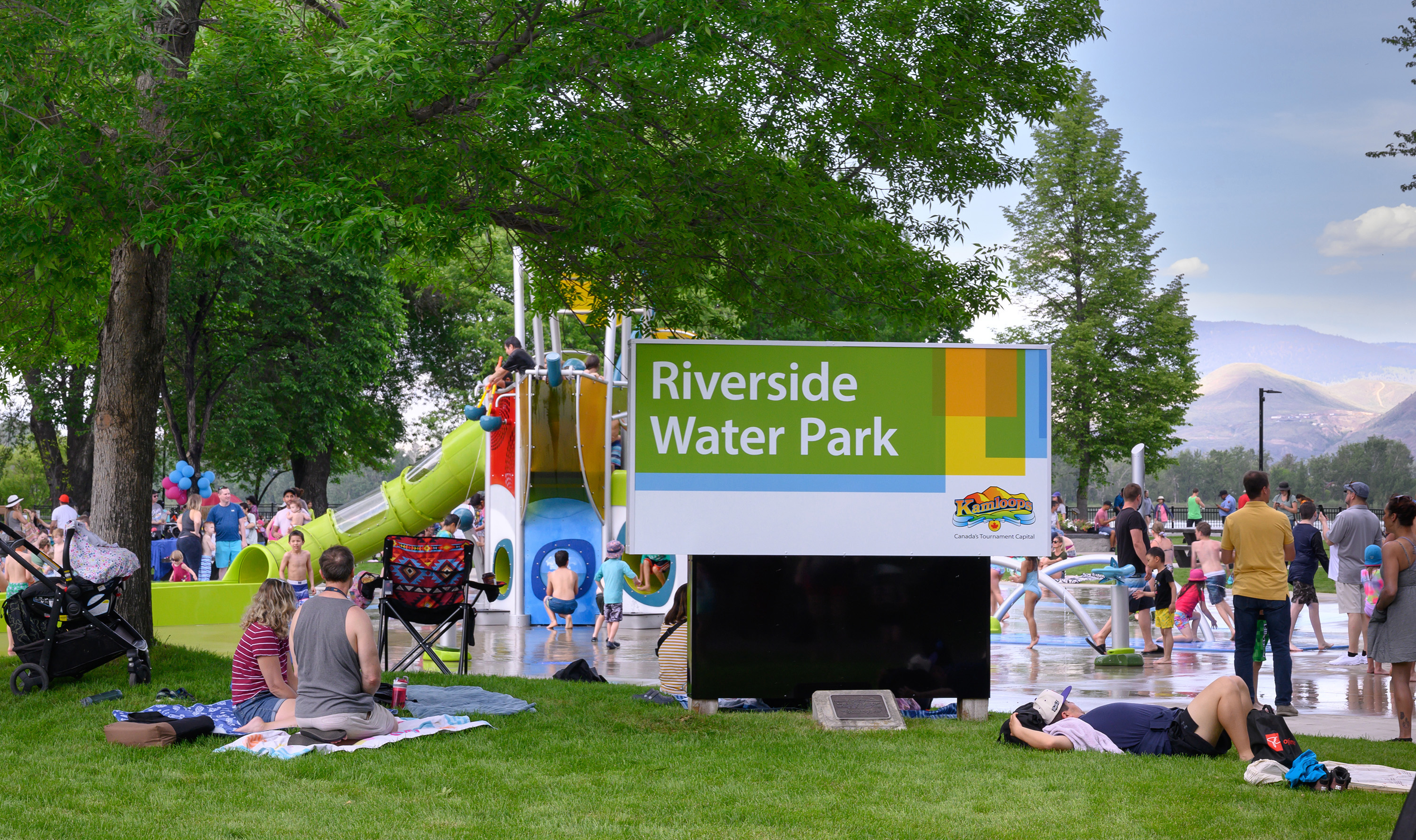 Riverside Park sign