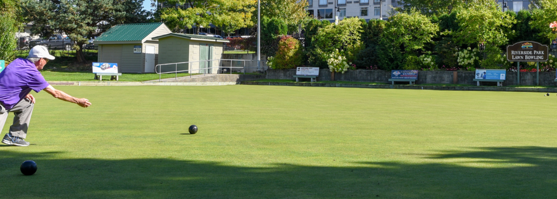 A man playing lawn bowling