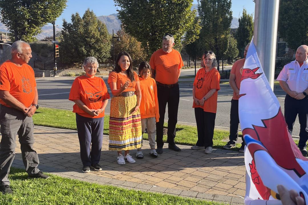 Raising the Tk’emlúps te Secwépemc Flag at City Hall