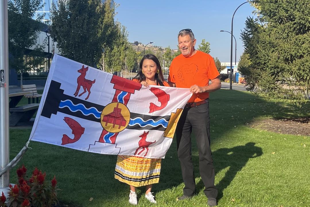Raising the Tk’emlúps te Secwépemc Flag at City Hall