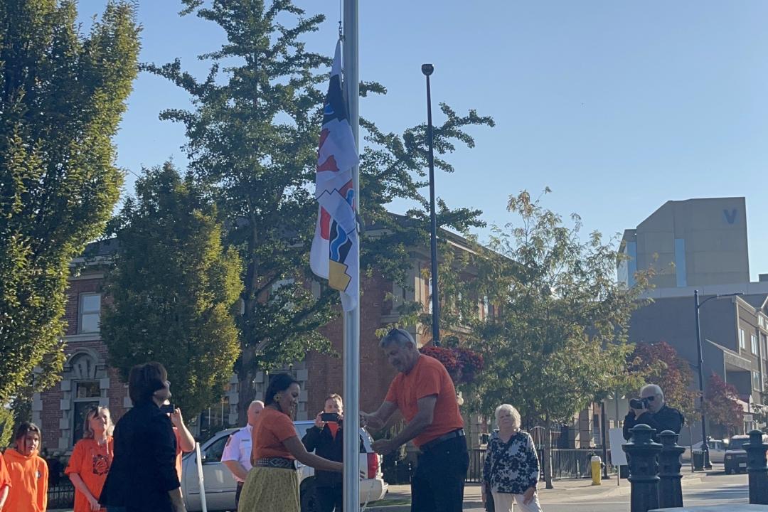 Raising the Tk’emlúps te Secwépemc Flag at City Hall